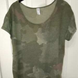 🎇2/$30 EUC ALTERNATIVE APPAREL Camo Short Sleeve Cotton  Blend Top Large
